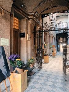 a building with flowers and a picture of a woman at Art Gallery Residence in Braşov