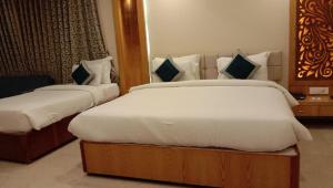 Ένα ή περισσότερα κρεβάτια σε δωμάτιο στο Hotel Tridev