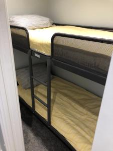 Двухъярусная кровать или двухъярусные кровати в номере The Annexe