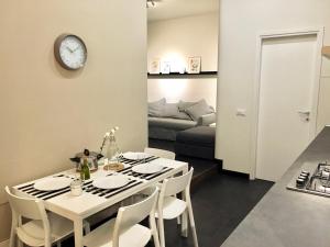 A seating area at Carlos BCS2 - Sanremo Center Suite -