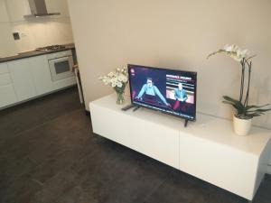 Sjónvarps- og/eða afþreyingartæki á Carlos BCS2 - Sanremo Center Suite -