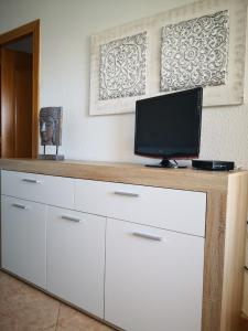 A television and/or entertainment centre at Voramar