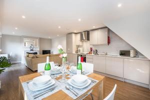 Η κουζίνα ή μικρή κουζίνα στο South Woodford 2 Bed En-Suite House