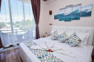 Postel nebo postele na pokoji v ubytování Vilu Thari Inn Maldives + 37 fotografií