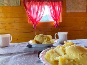 Makanan di atau berdekatan lodge