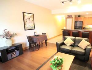 a living room with a couch and a table at Casa Del Mila Oro Condo in Osoyoos