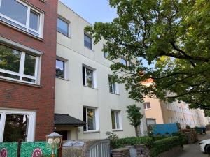 a white building with a red brick at Bothmers Eck in Hannover