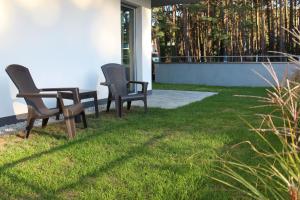 Vonkajšia záhrada v ubytovaní Apartament Mariva B03 z ogródkiem - Pobierowo - blisko morza - przy kompleksie Grand Laola SPA