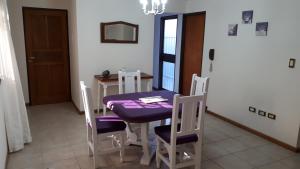 a dining room with a purple table and chairs at Departamento a 100mts de los Portones del Parque in Mendoza