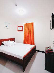Postel nebo postele na pokoji v ubytování Downtown Suites