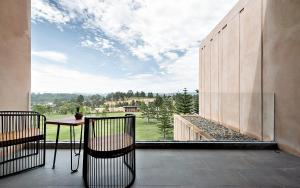 Balkón nebo terasa v ubytování De Capoc Resort