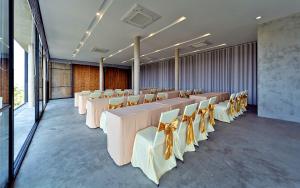 a row of tables and chairs in a room at De Capoc Resort in Khao Kho