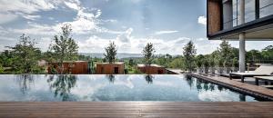 Bazén v ubytování De Capoc Resort nebo v jeho okolí