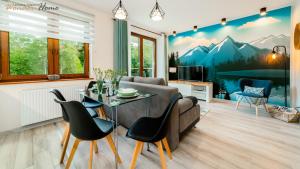 Posedenie v ubytovaní Wonder Home - Apartamenty z balkonami, blisko centrum Karpacza, stoku i aquaparku