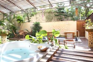 a hot tub in the middle of a patio with plants at Howard Villa in Kenting