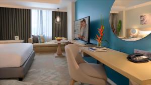 TV a/nebo společenská místnost v ubytování Citadines Cebu City