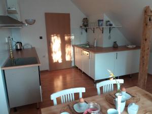 Kuchyň nebo kuchyňský kout v ubytování Apartmány F-M