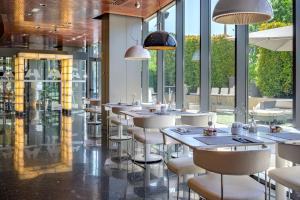 Gallery image of Hotel Maydrit Airport in Madrid