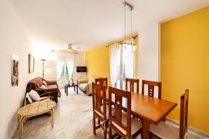 A television and/or entertainment centre at Residencial Las Redes - 19