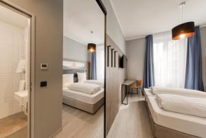 Säng eller sängar i ett rum på Smart Stay Hotel Station