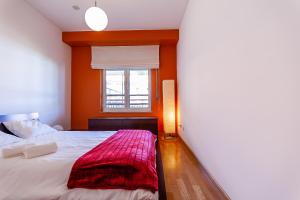 Postel nebo postele na pokoji v ubytování Forum by Home Sweet Home Aveiro