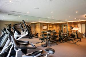 Fitness centrum a/nebo fitness zařízení v ubytování Vitalpina Hotel Magdalenahof