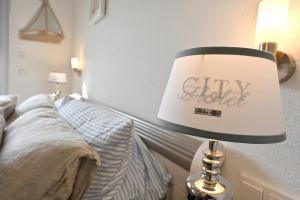 Postel nebo postele na pokoji v ubytování Ferienwohnung Strandgut