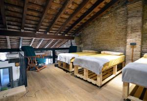 A bed or beds in a room at Casita en el Cabañal con Patio