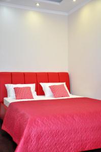 Uma cama ou camas num quarto em Apartment on Gvardeyskiy
