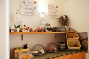 a kitchen with a shelf with food on it at Hotel Franklin Feel The Sound in Rome