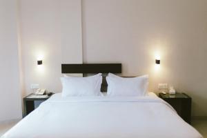 Tempat tidur dalam kamar di Barelang Hotel Nagoya Batam