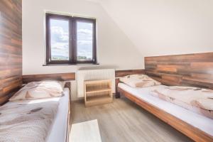 Un pat sau paturi într-o cameră la Przystanek Zapotocze