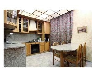 Una cocina o zona de cocina en ApartLux Belorusskaya Suite