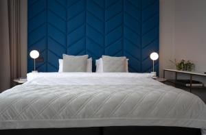 Ένα ή περισσότερα κρεβάτια σε δωμάτιο στο Midtown Hotel