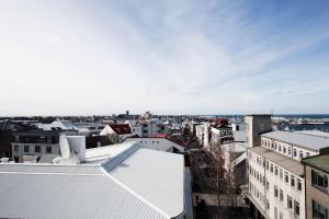 Hotelli – kaupungin Reykjavík yleisnäkymä majoituspaikasta käsin