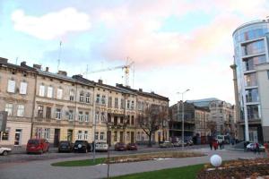 リヴィウにあるMini Smart Apartments in the central part of Lvivの鶴の道