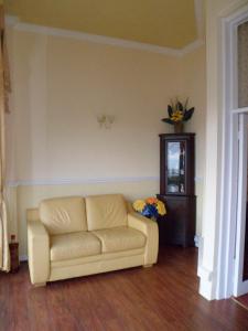 A seating area at Wavecrest Lodge 