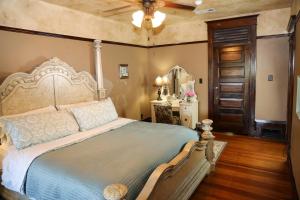 Gallery image of Iron Horse Inn in Granbury