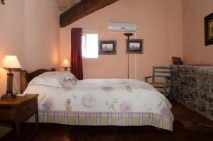Tempat tidur dalam kamar di RINCON DE LOS MATREROS