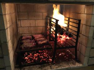 Kemudahan BBQ tersedia untuk tetamu di chalet