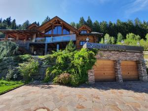 Un jardín fuera de Chalet Caprea