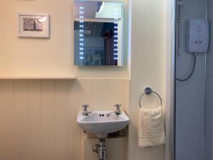 Et badeværelse på Crown Stables + 34 billeder