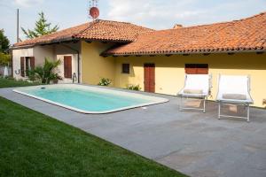 Swimmingpoolen hos eller tæt på B&B Villa Fulvia