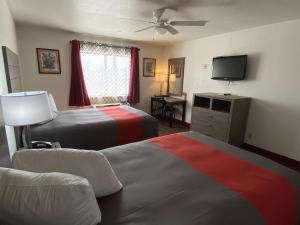 Postel nebo postele na pokoji v ubytování Guest House Inn Medical District near Texas Tech Univ + 21 fotografií