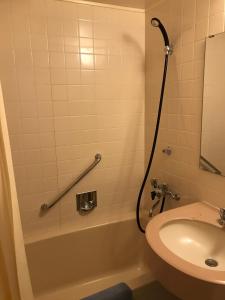 Ένα μπάνιο στο log Hotel kamloops