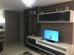 TV i/ili multimedijalni sistem u objektu Apartamento Super Aconchegante