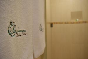 Et badeværelse på Hotel & Suites La Marquesa