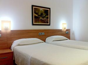 Ένα ή περισσότερα κρεβάτια σε δωμάτιο στο Hostal Del Carmen