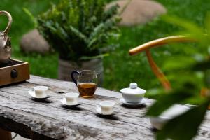 丽江君泊轩微奢客栈的咖啡和沏茶工具