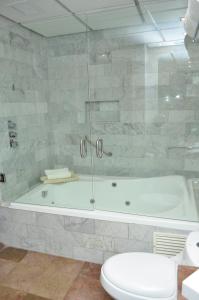 Un baño de Royal Pedregal